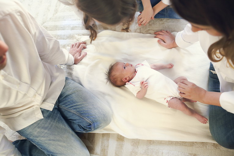 5 consigli per mantenere la routine del neonato durante i viaggi