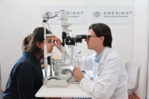Cura della vista e solidarietà: al via la clinica oculistica gratuita per i più fragili nel quartiere Garbatella