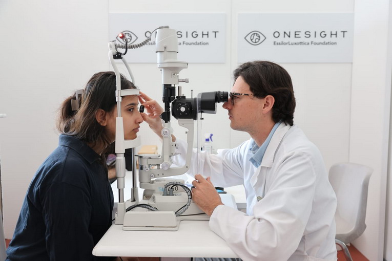 Cura della vista e solidarietà: al via la clinica oculistica gratuita per i più fragili nel quartiere Garbatella