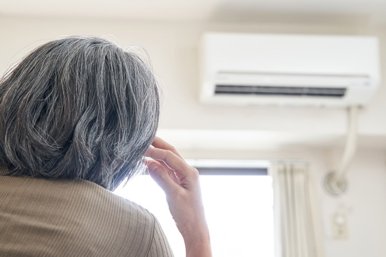 Aria condizionata e anziani: rischi da conoscere