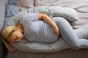 Gravidanza e notti estive: perchè si dorme peggio? E non è solo colpa del caldo