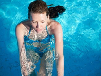 Sport in acqua dopo mangiato: sì o no?