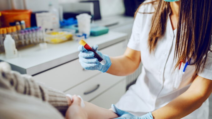 Tutte le sigle e le voci delle analisi del sangue: la guida completa